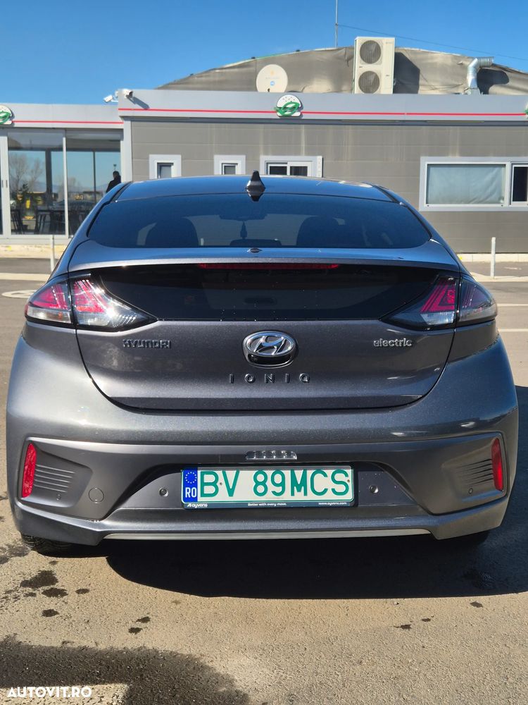 Hyundai IONIQ - 15