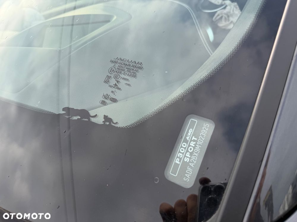 Jaguar E-Pace P300 AWD R-Dynamic HSE - 19