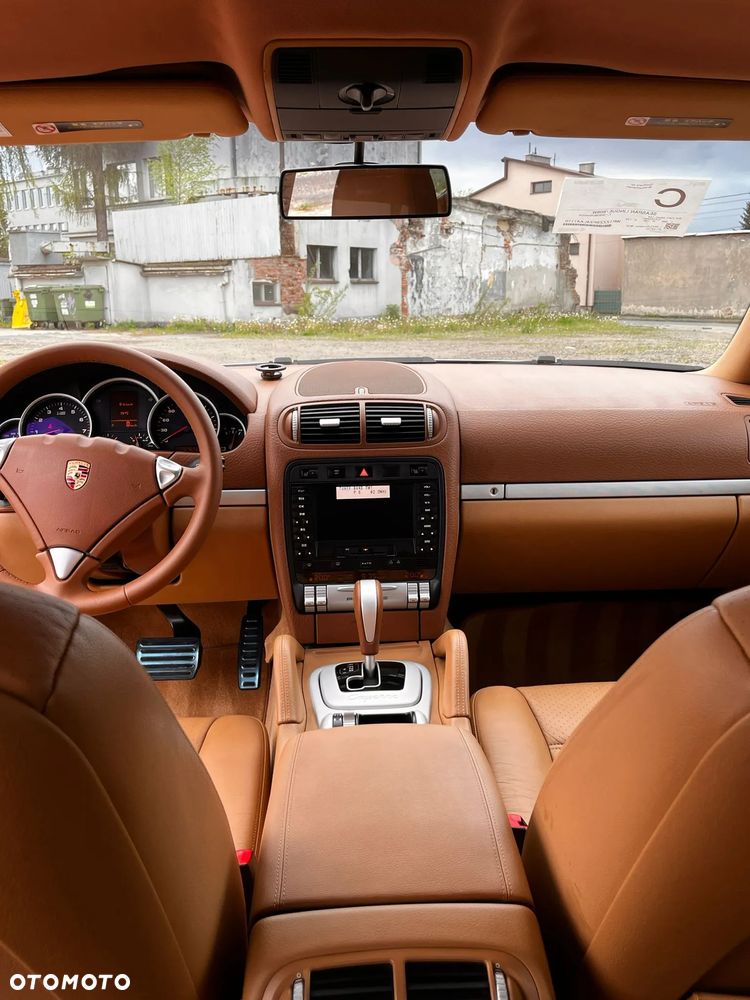 Porsche Cayenne - 14