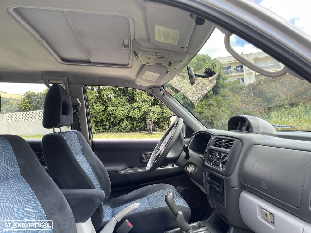 Mitsubishi Pajero Sport 2.5 TD GLS - 17