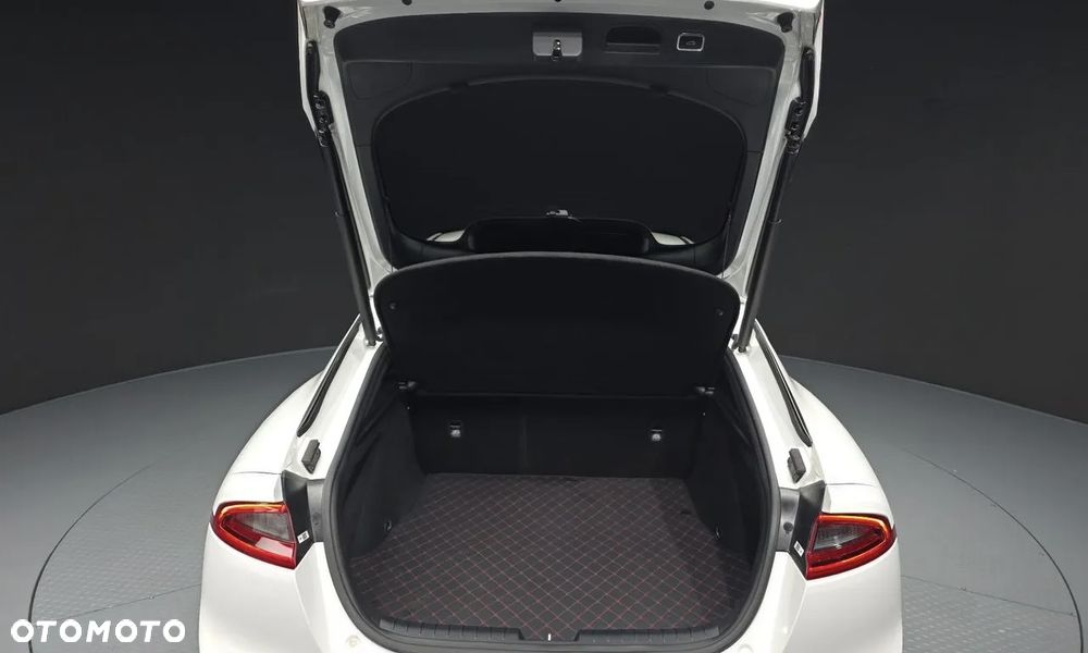 Kia Stinger - 26