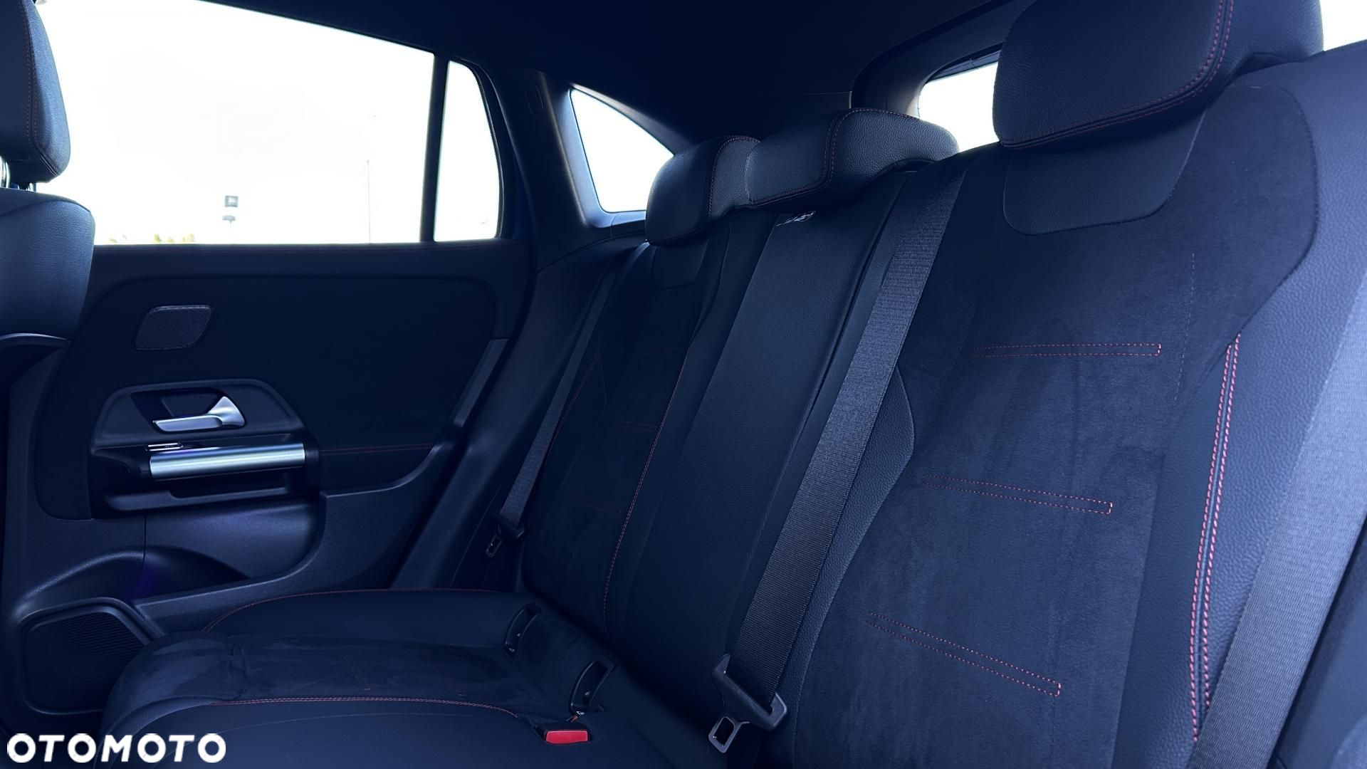 Mercedes-Benz GLA - 25