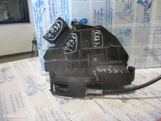 Fecho 8A6AA26413AF FORD FIESTA 6  2010 1.4TDCI 70CV 5P BRANCO T ESQ 4PINOS FORD FIESTA 6 FASE 1 2010 1.4TDCI 70CV 5P CINZA TE - 1