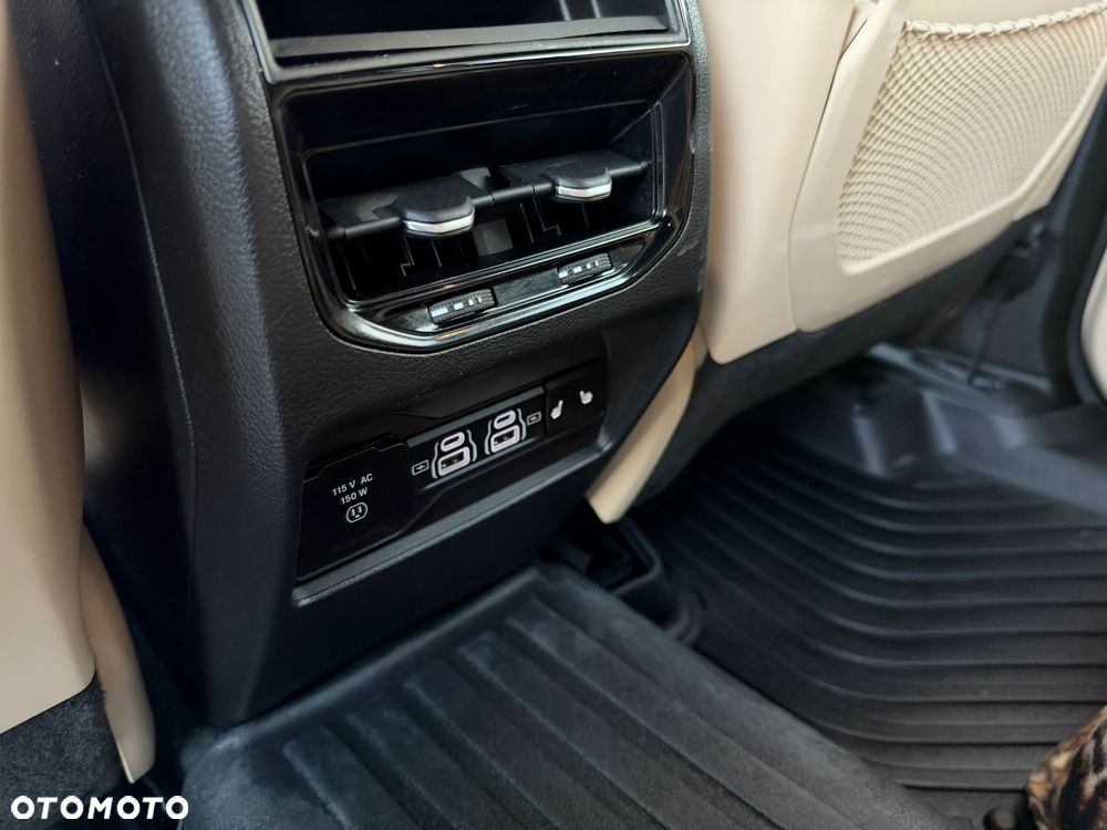 Jeep Grand Cherokee - 24