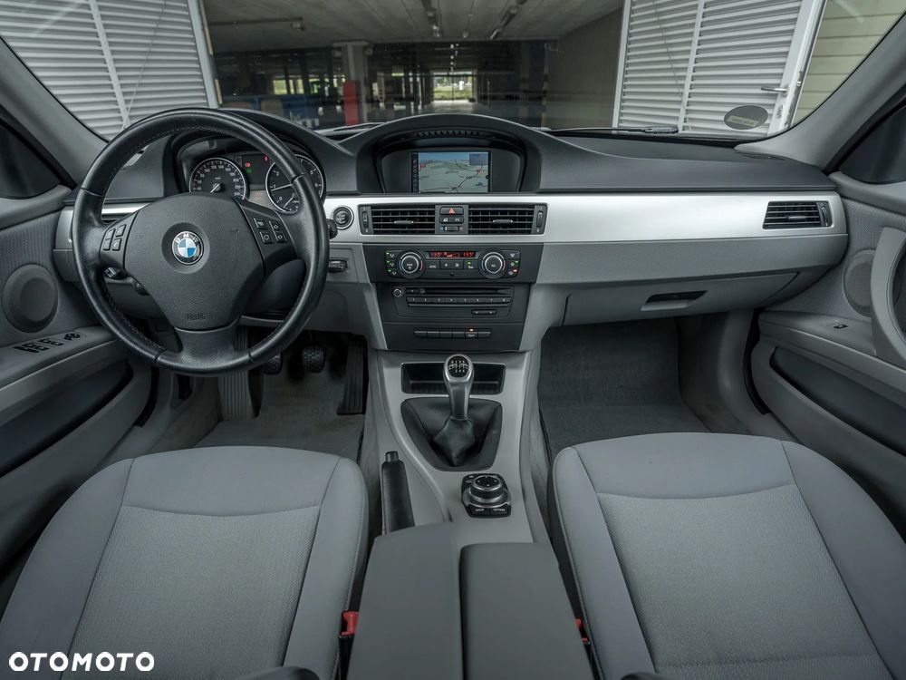BMW Seria 3 318i Edition Exclusive - 24