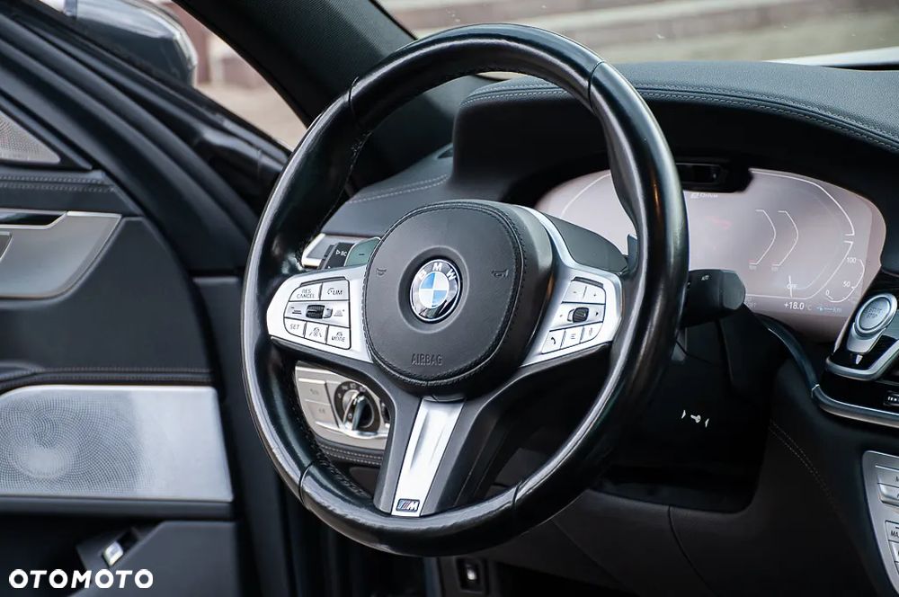 BMW Seria 7 745e - 12