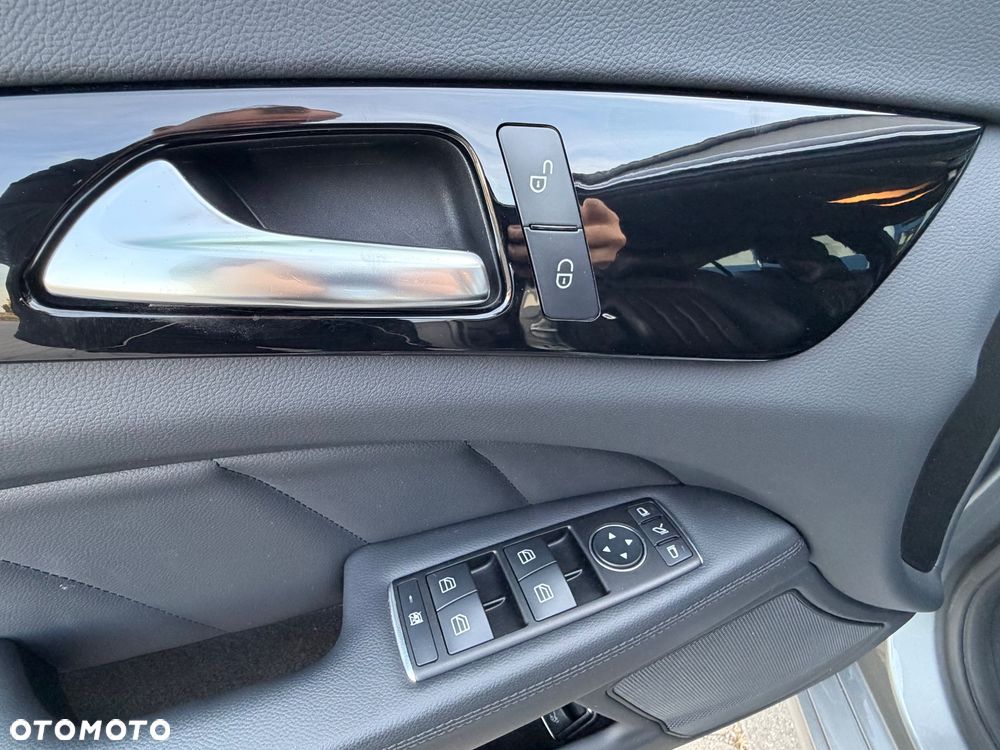 Mercedes-Benz CLS 250 CDI DPF BlueEFFICIENCY 7G-TRONIC - 28