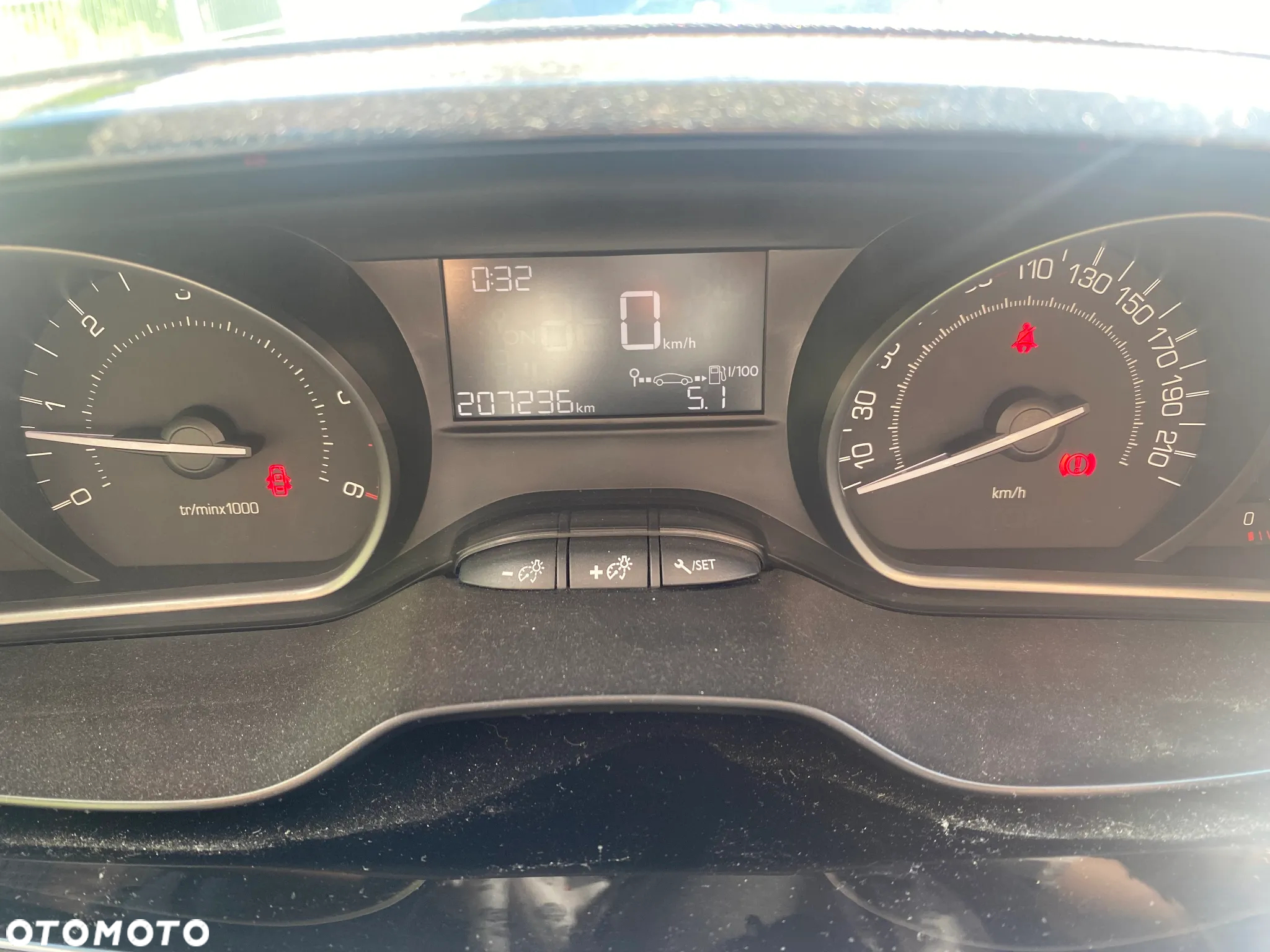 Peugeot 208 - 15