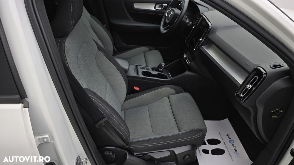 Volvo XC 40 T3 AT8 Momentum Pro - 19