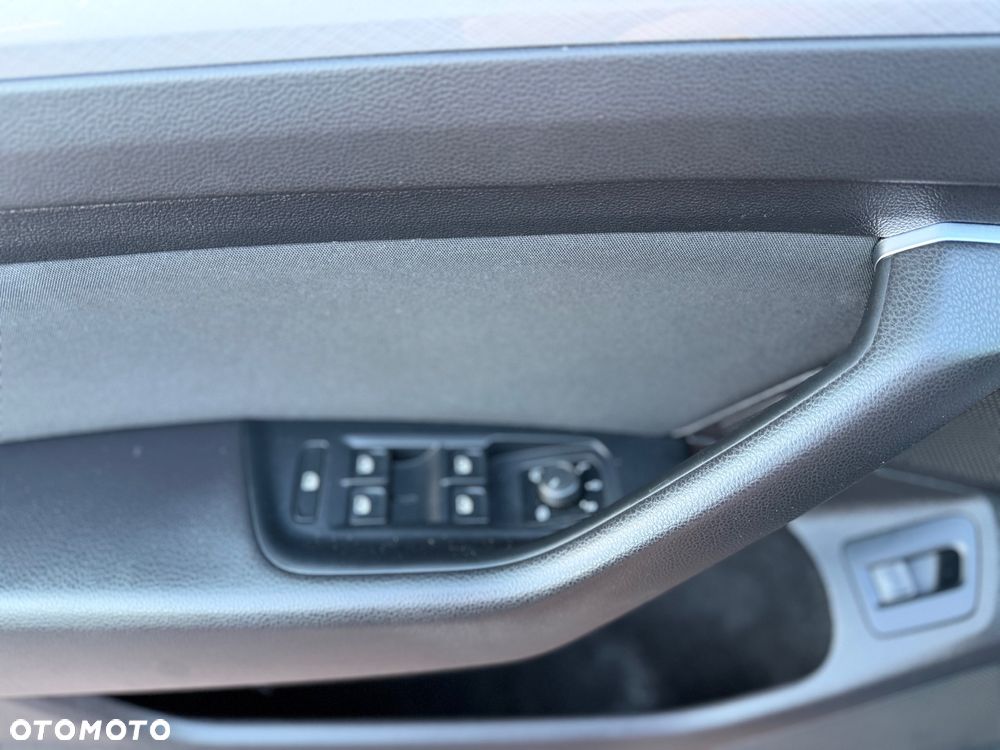 Volkswagen Passat 2.0 TDI SCR DSG Business - 33