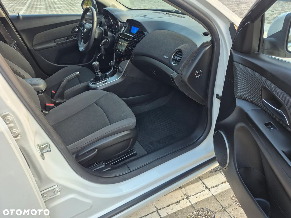 Chevrolet Cruze 1.8 LS+ - 18