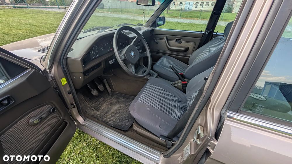 BMW Seria 5 524 d - 15