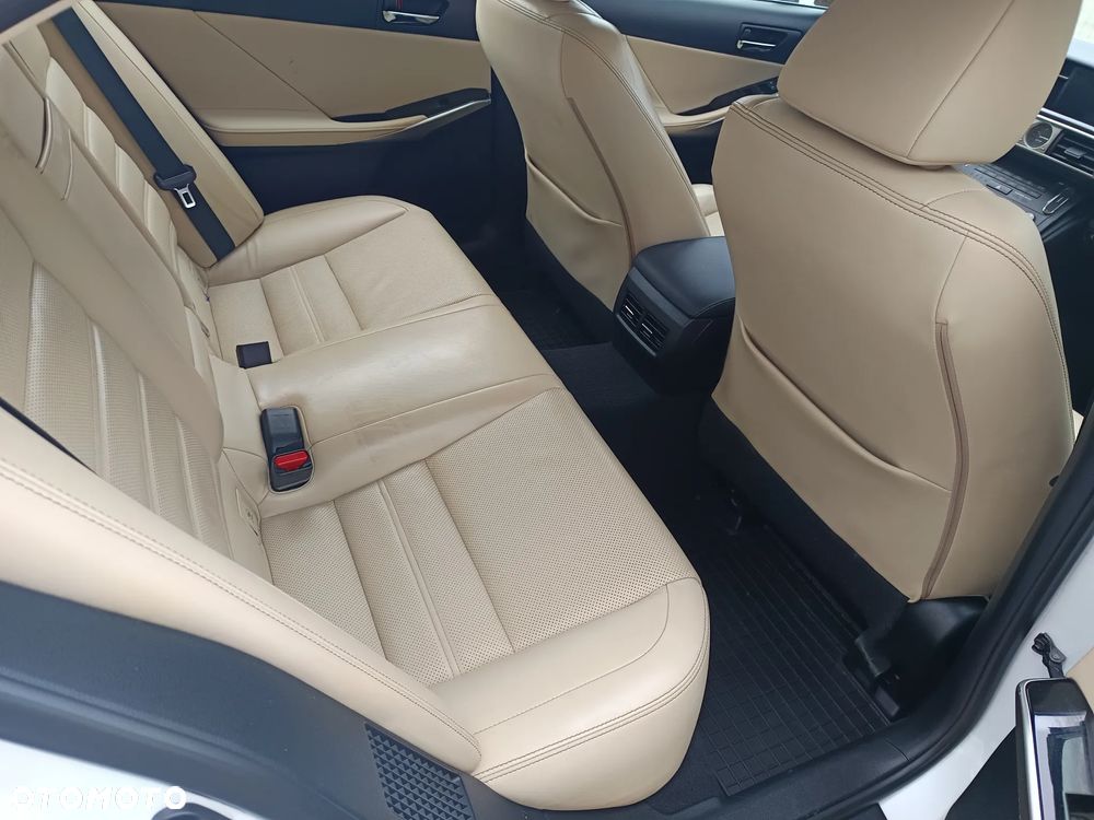Lexus IS 300h Elite - 10