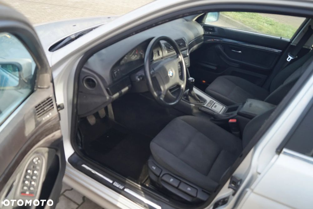 BMW Seria 5 520i - 6