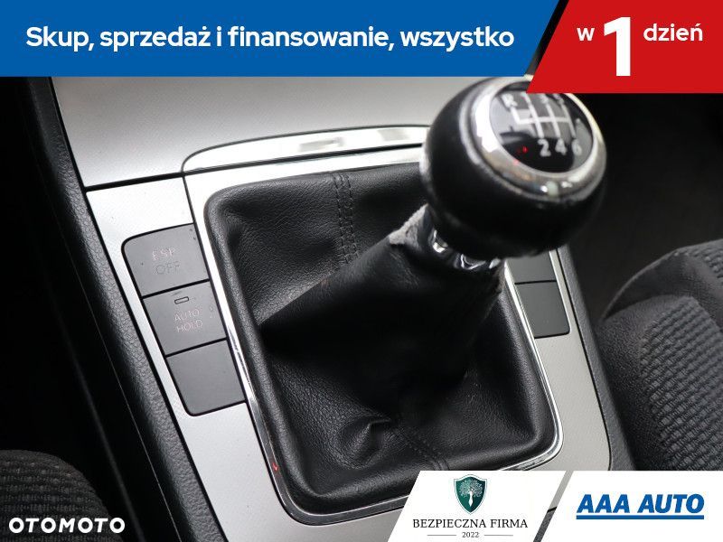 Volkswagen Passat - 17