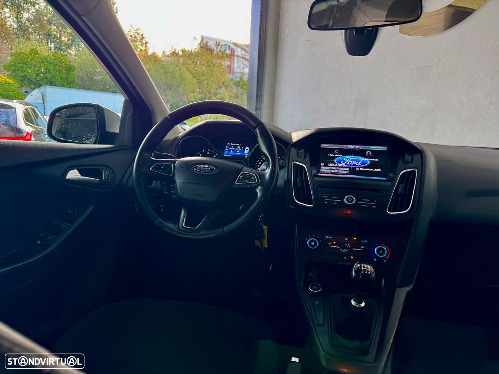 Ford Focus SW 1.6 TDCi DPF S&S Titanium - 9