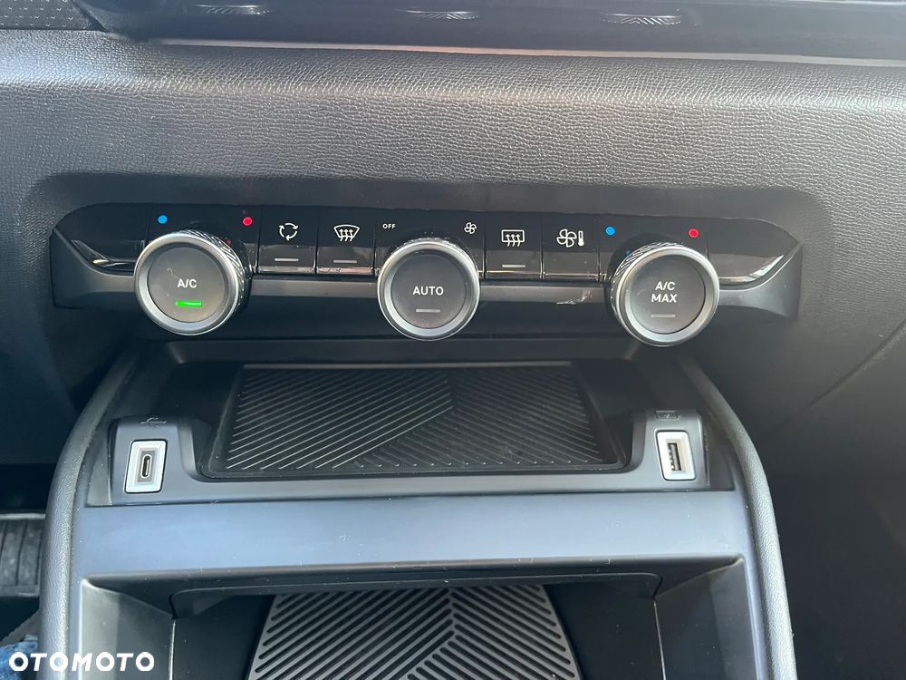 Citroën C4 PureTech 130 Stop&Start EAT8 SHINE - 29