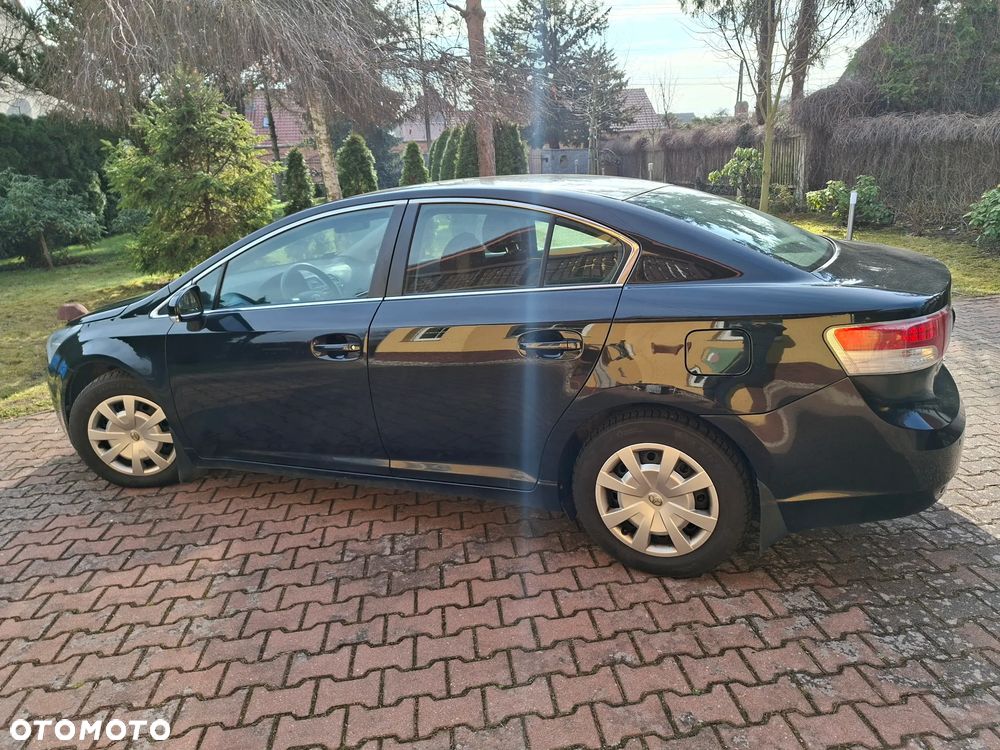 Toyota Avensis 1.8 Luna - 1