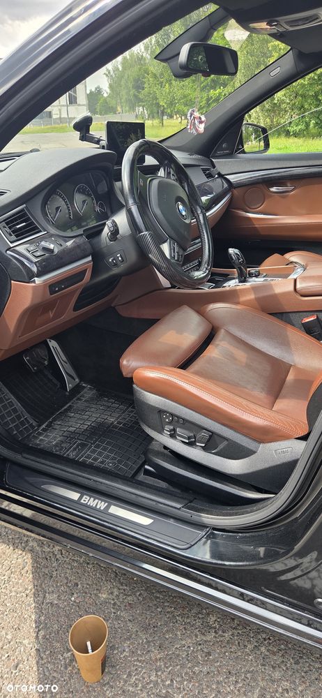 BMW Seria 5 550i - 4