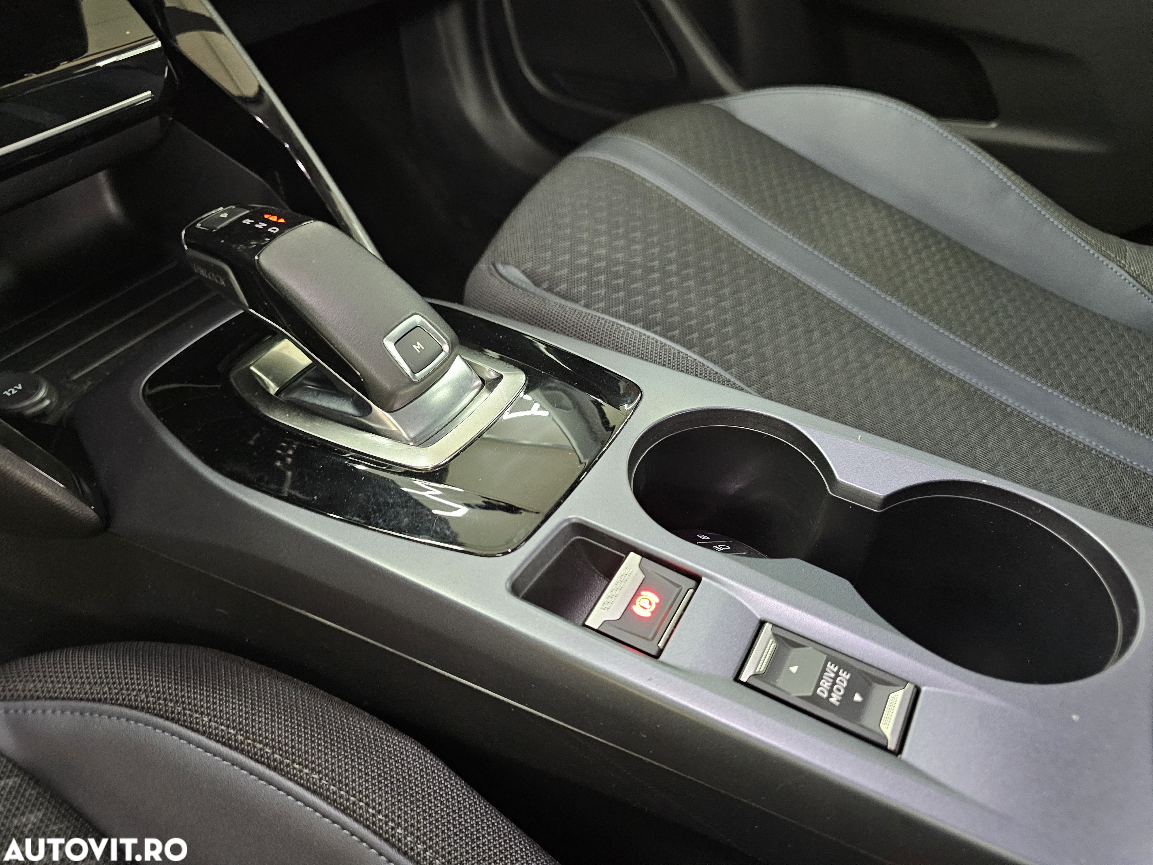 Peugeot 2008 PureTech 130 EAT8 Allure - 12