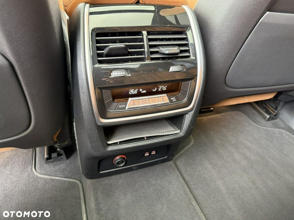 BMW X7 M50i sport - 22