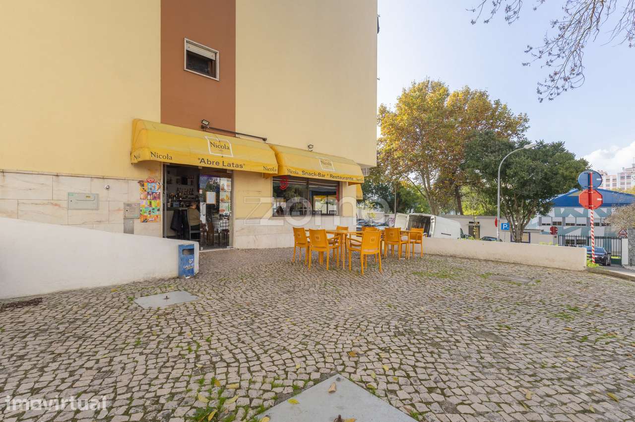 Restaurante/ Snack-Bar junto à escola secundária Camilo Castelo Bra... - Grande imagem: 2/21