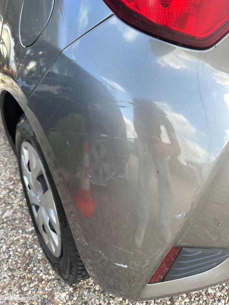 Toyota Yaris 1.0 VVT-i Comfort c/ Design-Pack - 18