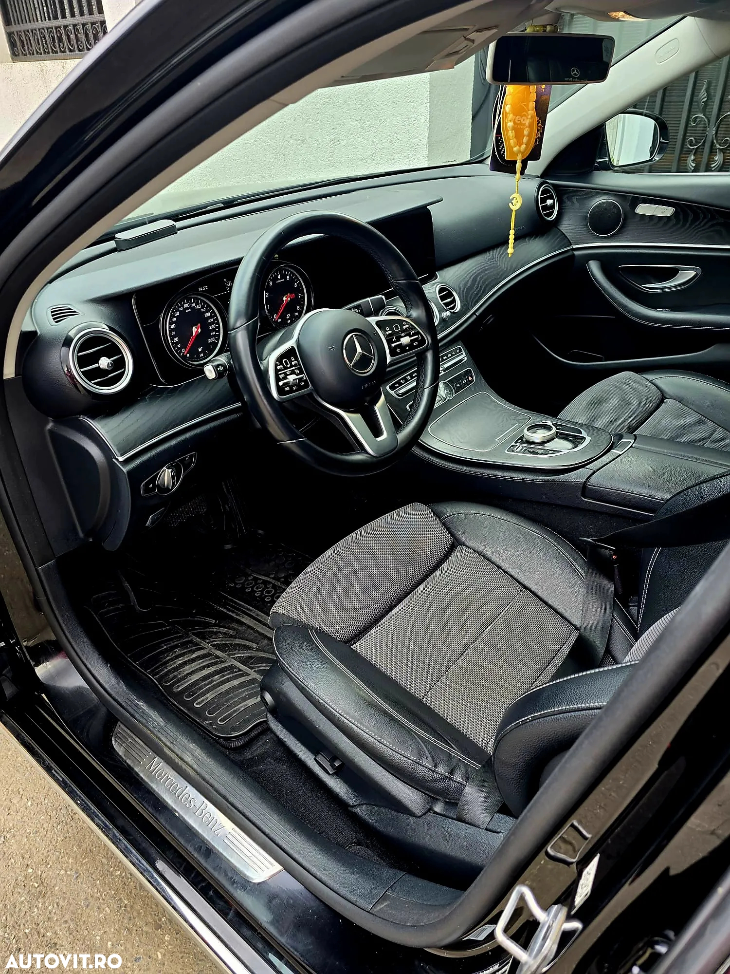 Mercedes-Benz E - 12