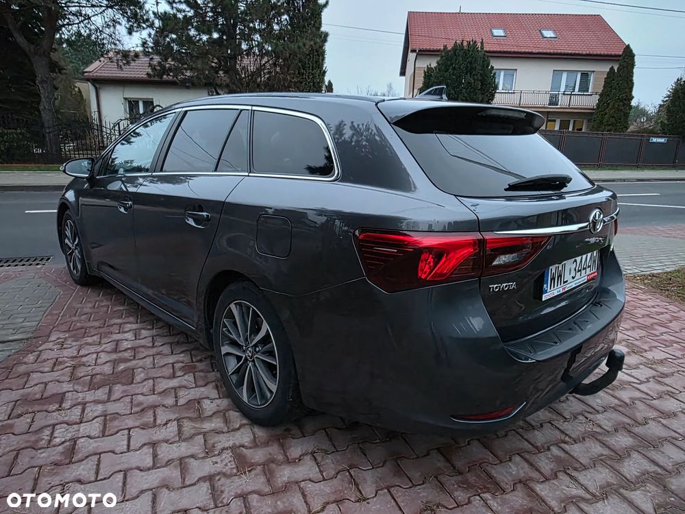 Toyota Avensis 2.0 D-4D Premium - 14