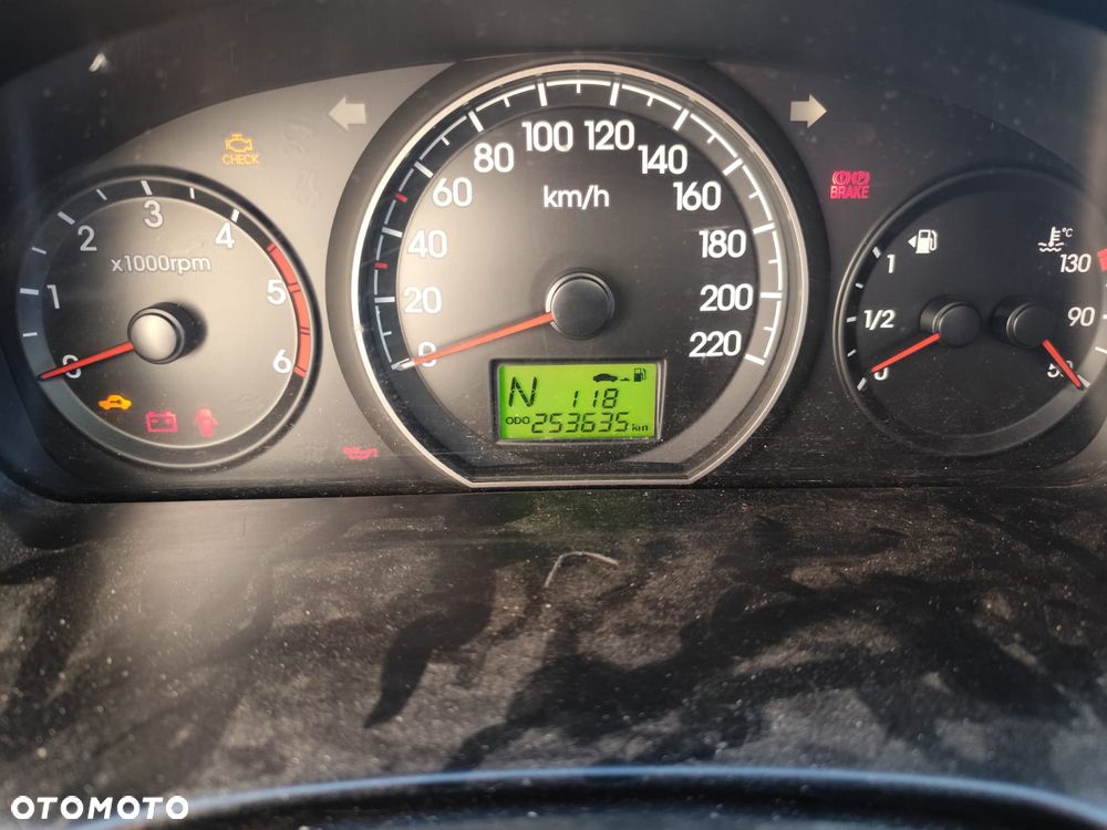 Hyundai H-1 Starex - 22