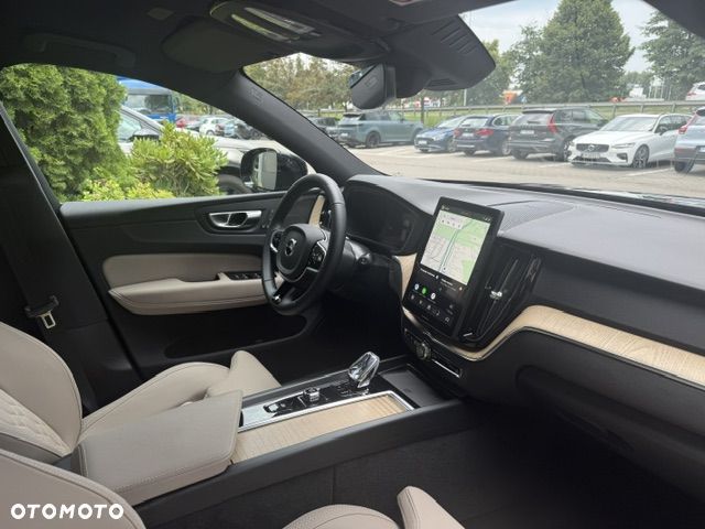 Volvo XC 60 B5 B AWD Plus Dark - 22