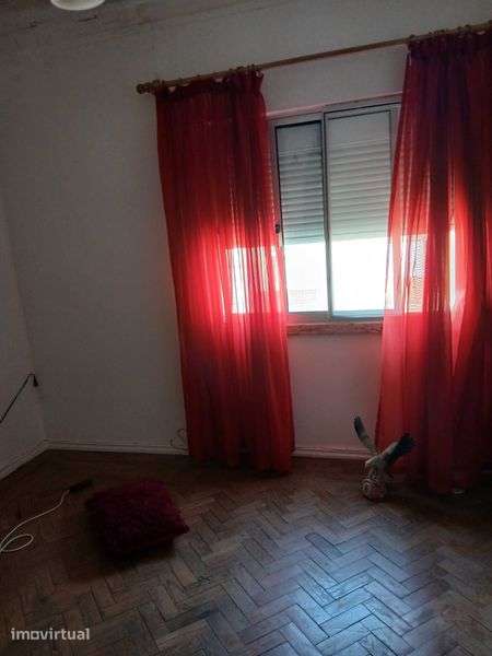 Vende-se T2 + 1 no Fogueteiro - Grande imagem: 2/5