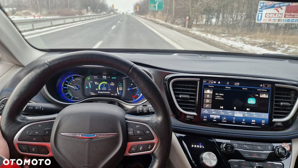 Chrysler Pacifica - 17