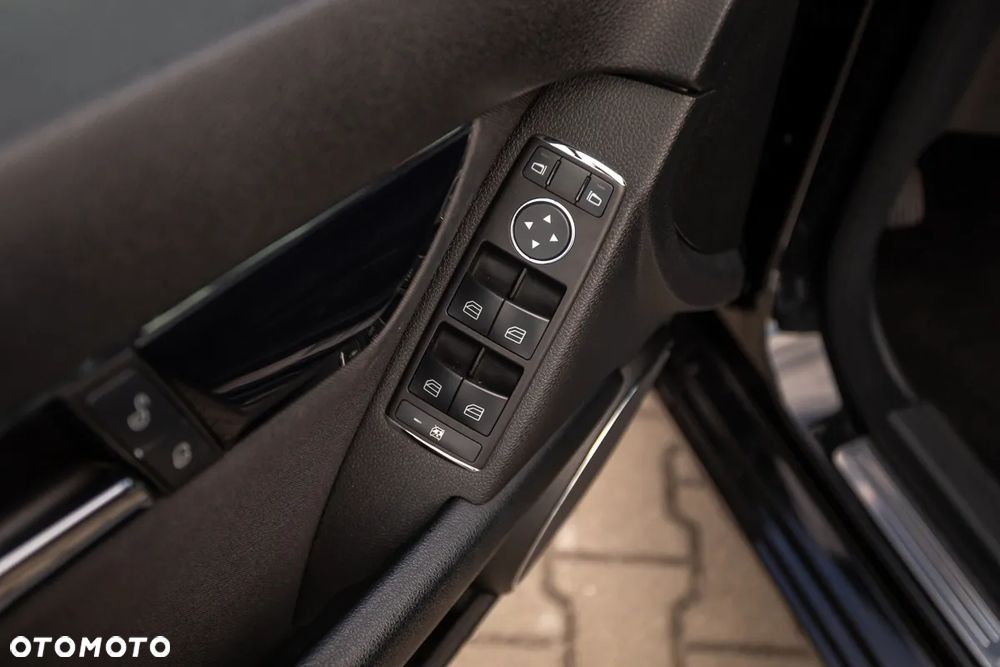 Mercedes-Benz Klasa C 200 CDI DPF Automatik Elegance - 24