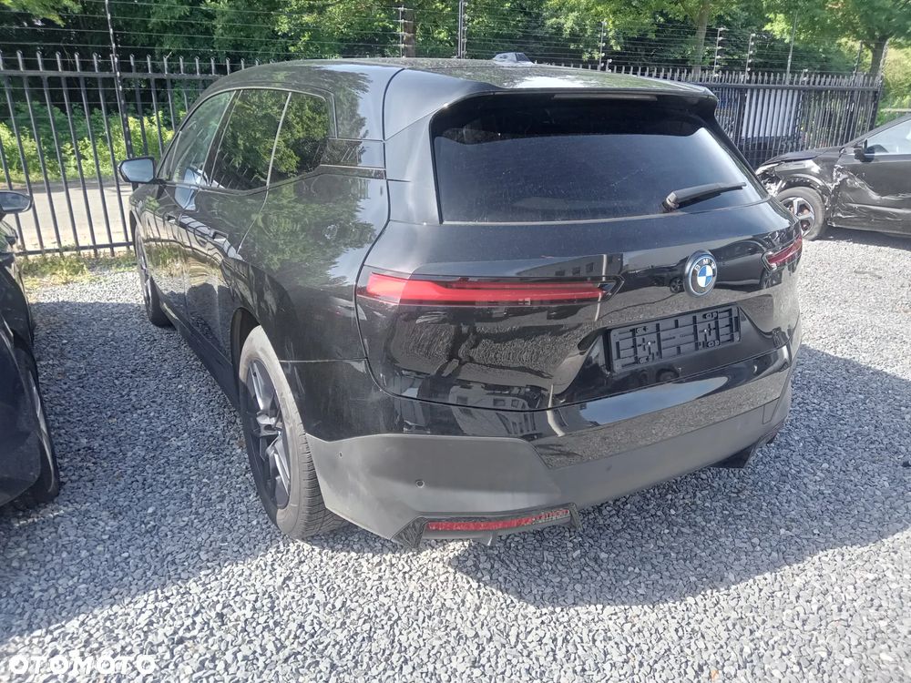 BMW iX - 7