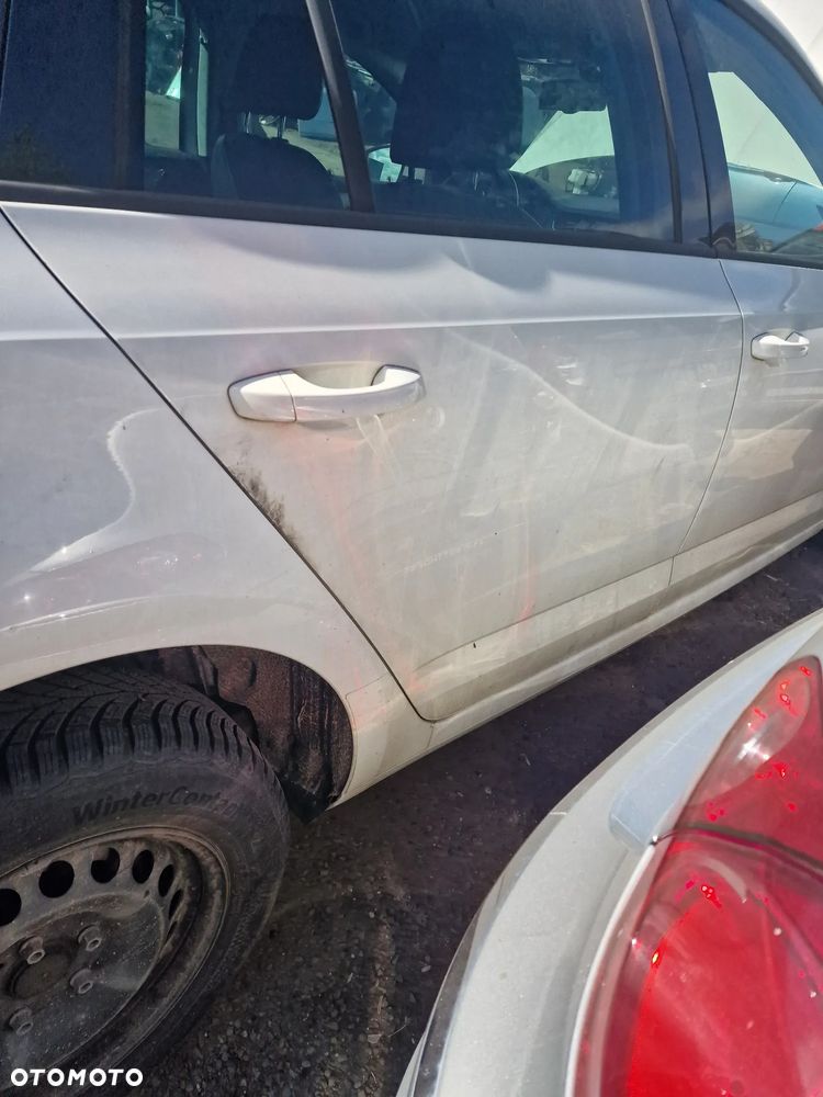 Drzwi  prawy  tył  skoda  octavia  III  kombi  w  kolorze  LF9E - 1