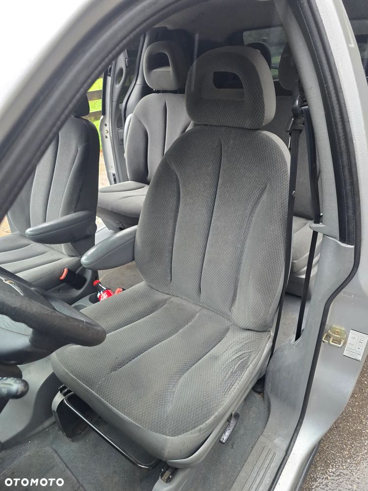 Chrysler Voyager 2.4 SE - 20