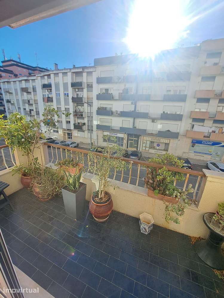 T3 Mobilado c/ Garagem – Centro T. Vedras (Junto a Escolas e Hospital) - Grande imagem: 2/22