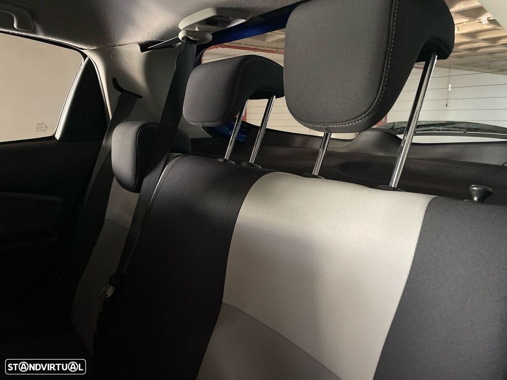 Toyota Yaris 1.5 HSD Comfort - 12