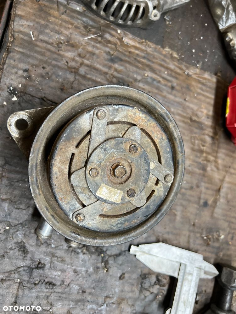 Pompa wody Toyota land cruiser 120 - 1