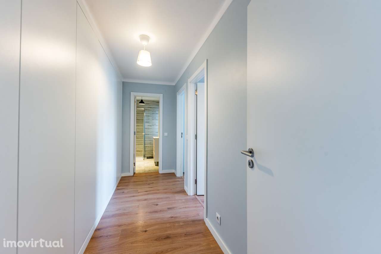 Apartamento 3 assoalhadas | Remodelado | Arrecadação | 5m do Metro - Grande imagem: 3/21