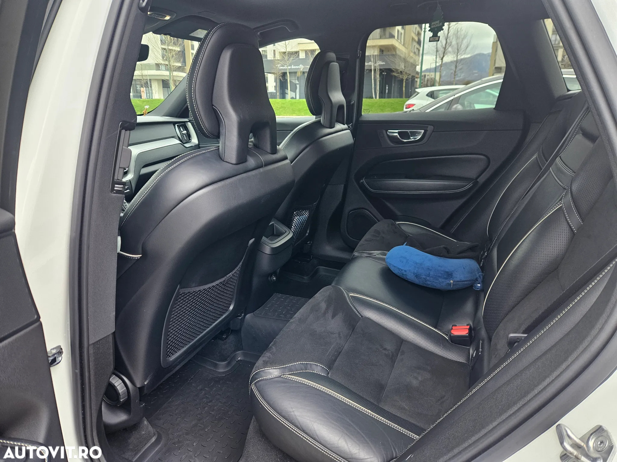 Volvo XC 60 D4 AWD Geartronic RDesign - 11