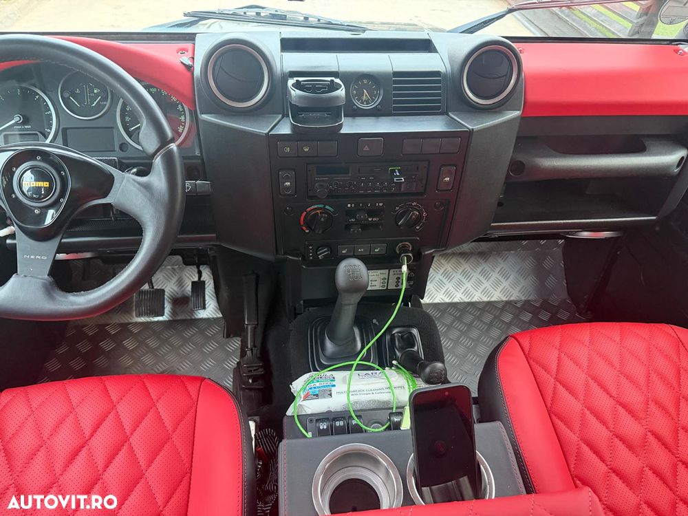 Land Rover Defender - 3