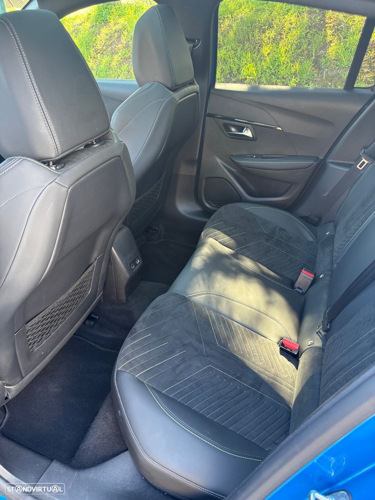 Peugeot e-208 GT - 17