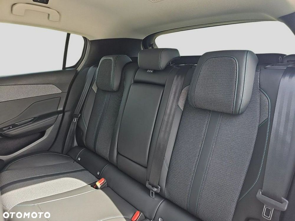 Peugeot 308 1.2 mHEV Allure S&S e-DCS6 - 17