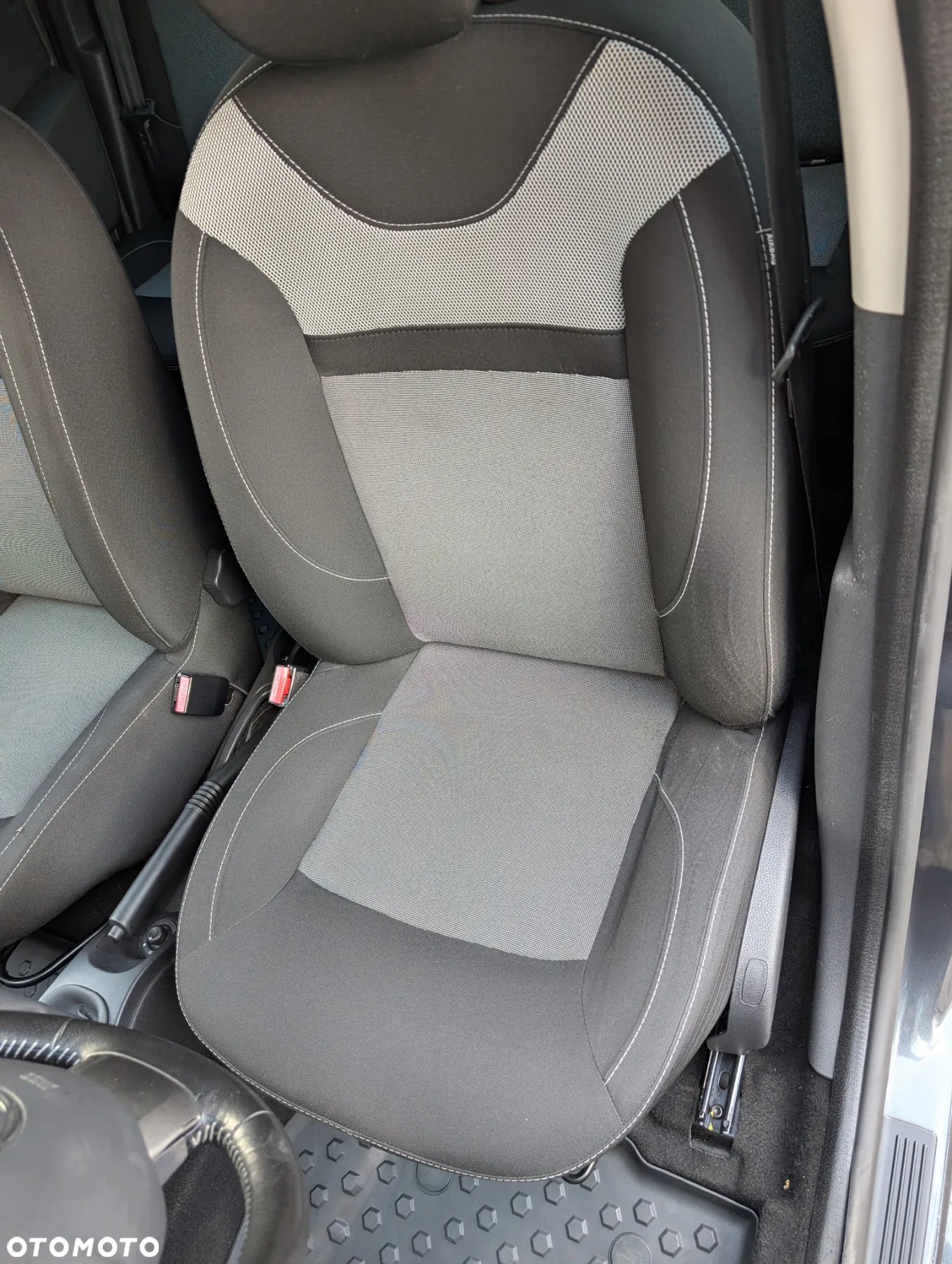 Dacia Duster 1.6 SCe Laureate S&S - 20