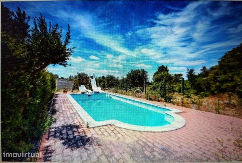 Moradia T4 com 1 casa independente e terreno, com piscina - Grande imagem: 3/9