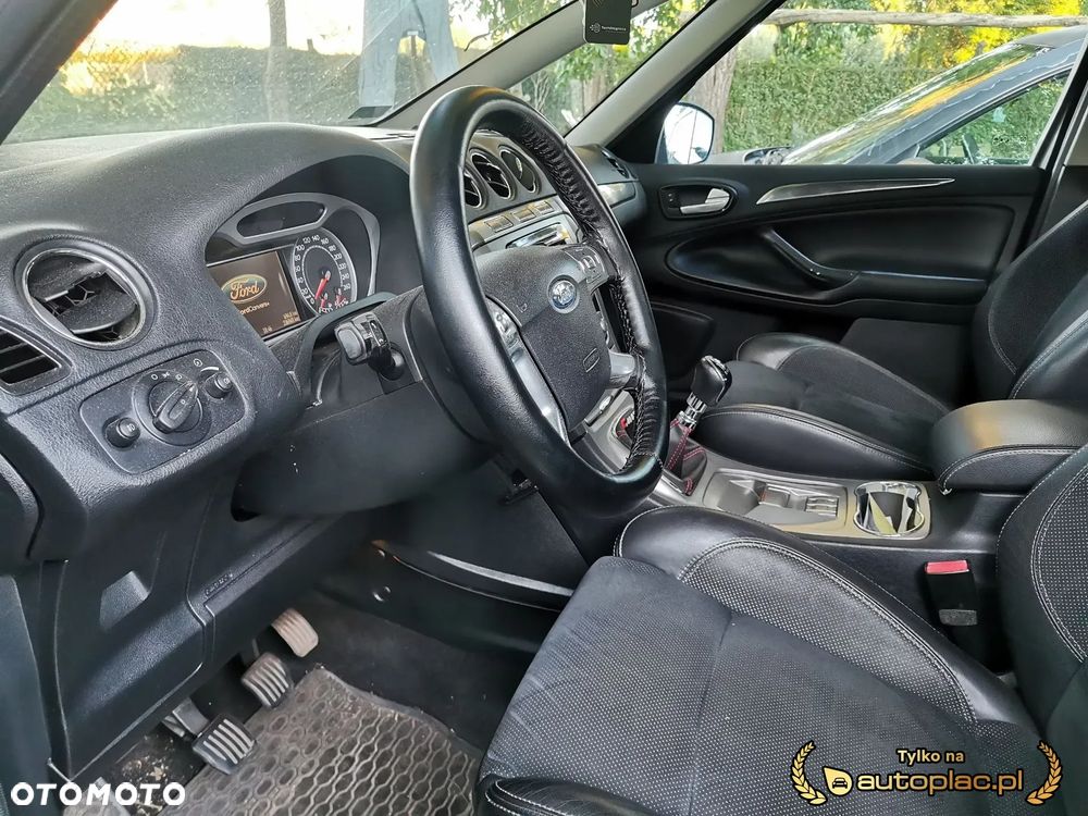 Ford S-Max - 11
