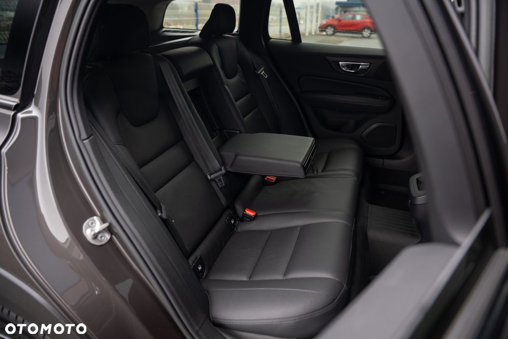 Volvo V60 Cross Country B4 D AWD Geartronic Pro - 35