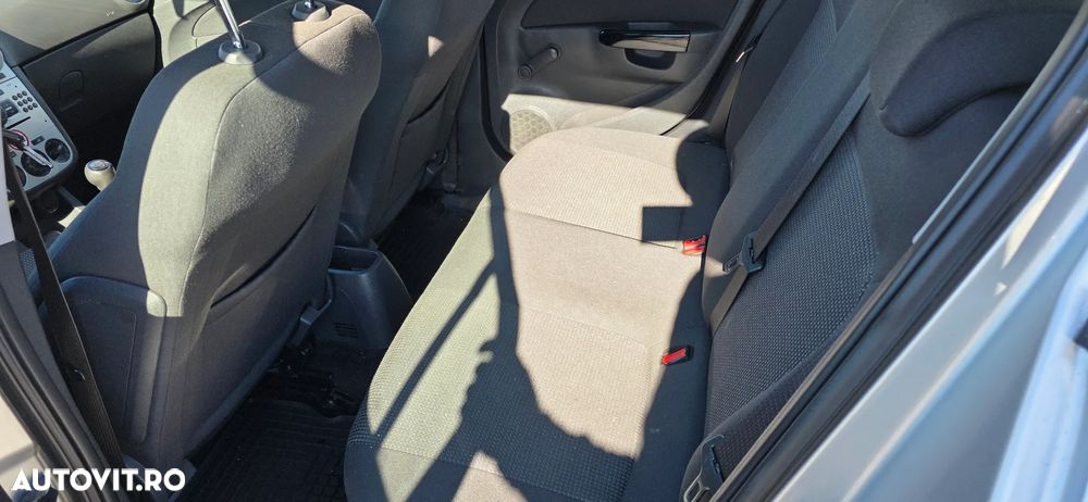 Opel Corsa 1.4 16V Color Edition - 7